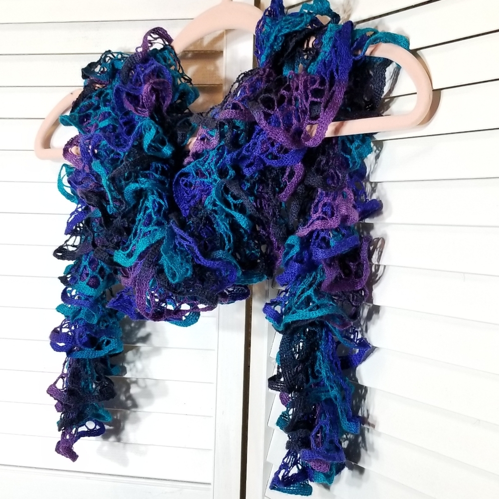 Handmade Ruffle Scarf, New - Picture 2 of 4
